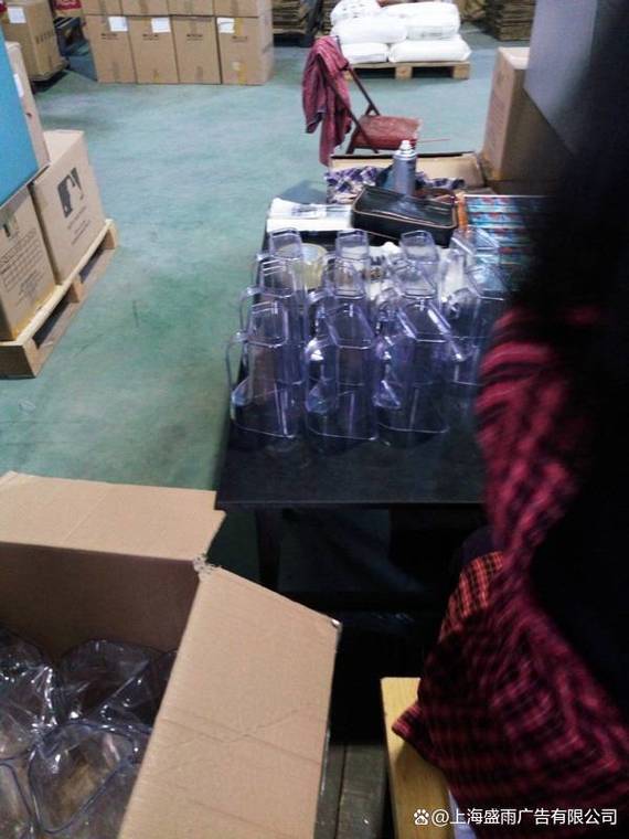 亚克力酒店用品厂如何打造耐用又美观的客房物品